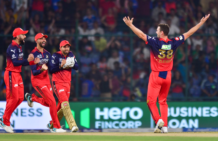 आईपीएल 2026: हेजलवुड-भुवनेश्वर की आंधी में उड़ी दिल्ली कैपिटल्स, रॉयल चैलेंजर्स बेंगलुरु की 9 विकेट से जीत