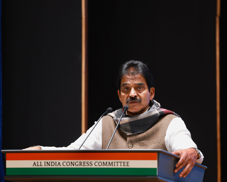 केरल: सबरीमाला तंत्री की गिरफ्तारी पर वेणुगोपाल और सतीशन ने सीएम पिनाराई विजयन पर साधा निशाना