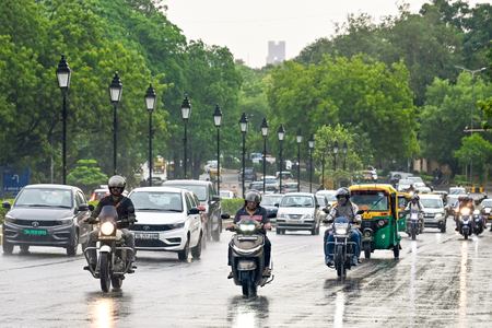 दिल्ली-एनसीआर निवासियों को गर्मी से राहत मिली, बारिश के बाद तापमान में 9 डिग्री की गिरावट