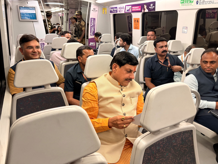 प्रधानमंत्री मोदी के आह्वान पर अमल, मुख्यमंत्री मोहन यादव ने दिल्ली मेट्रो में किया सफर