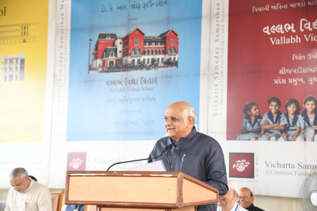 गांधीनगर में शांति निवास हॉस्टल का उद्घाटन, सीएम ने मोदी सरकार की नीतियों की सराहना की