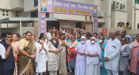 गुजरात के पूर्व सीएम विजय रूपाणी की याद में नवकार मंत्र जाप का हुआ आयोजन, पत्नी-बेटे भी हुए शामिल
