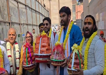 संस्कृति और रिश्तों को मजबूत करने की नई पहल, महाशिवरात्रि के मौके पर मथुरा से आए बाबा विश्वनाथ के लिए उपहार