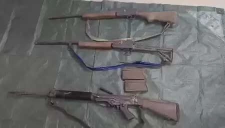 धमतरी : आत्मसमर्पण कर चुकी महिला नक्सली की निशानदेही पर जंगलों से हथियार बरामद