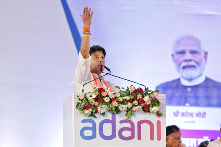 अदाणी ग्रुप का 2,500 करोड़ रुपए का निवेश ग्वालियर-चंबल अंचल को अग्रणी डिफेंस हब के रूप में करेगा स्थापित: सिंधिया
