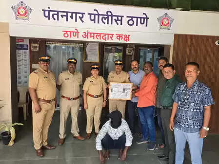 महाराष्ट्र : मुंबई पुलिस ने दो देशी पिस्तौल और 4 जिंदा कारतूस के साथ एक युवक को दबोचा