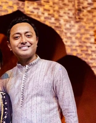 कोलकाता में पुलिस ने तृणमूल पार्षद देबराज चक्रवर्ती को हिरासत में लिया