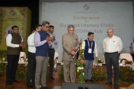 लोकतांत्रिक भागीदारी को मजबूत बनाने में शिक्षा संस्थानों की अहम भूमिका: ज्ञानेश कुमार