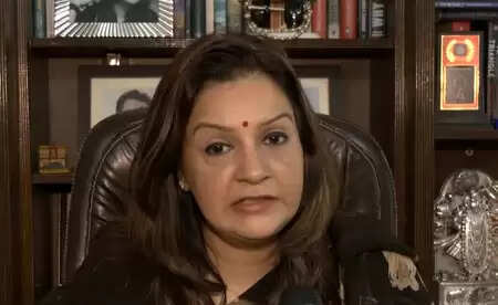 'संचार साथी' ऐप की अनिवार्यता के फैसले को वापस लेना स्वागतयोग्य कदम : प्रियंका चतुर्वेदी