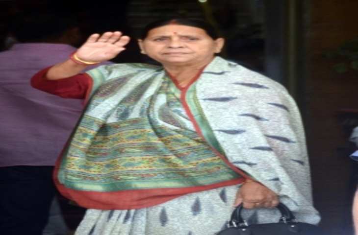 दिल्ली की अदालत ने बिहार की पूर्व मुख्यमंत्री राबड़ी देवी व बेटियों को दी अंतरिम जमानत (लीड-1)