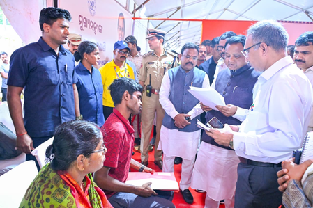 ओडिशा के मुख्यमंत्री ने जनता की शिकायतें सुनीं, नियमित निगरानी से निवारण में सुधार की बात कही