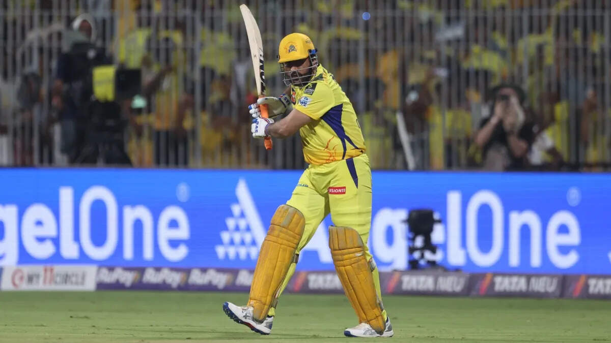 RCB vs CSK: एक सिक्स लगाते ही MS Dhoni करेंगे बड़ा धमाका, RCB के खिलाफ ऐसा करने वाले बनेंगे पहले भारतीय खिलाड़ी