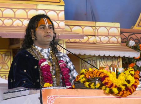 राहुल गांधी सिर्फ सनातन को निशाना बनाते हैं, तीन तलाक पर क्यों नहीं बोलते: अनिरुद्धाचार्य