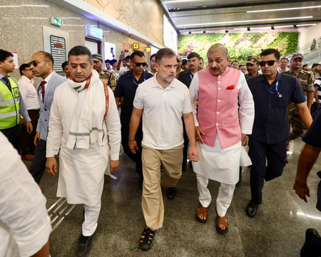 2027 की सियासी जमीन मजबूत करने में जुटे राहुल, लखनऊ से रायबरेली रवाना