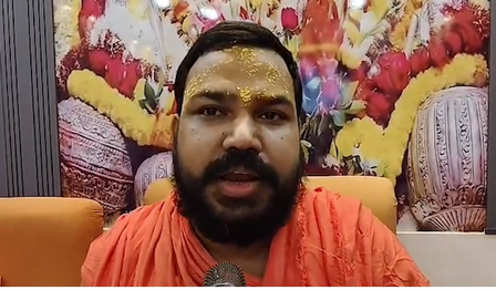 धीरेंद्र शास्त्री के 'दोस्ती जिहाद' बयान पर छिड़ी बहस, कुछ संतों ने जताई नाराजगी तो कुछ ने सराहा