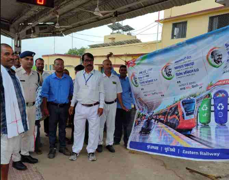 स्वच्छता ही सेवा 2026: मालदा रेल मंडल ने चलाया जागरूकता अभियान, स्थानीय निवासियों समेत यात्रियों को दिया सफाई का संदेश