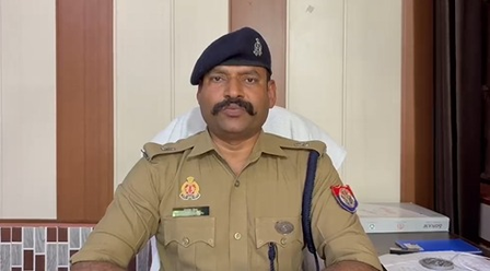 पीलीभीत में डंपर की टक्कर से कार सवार तीन की मौत, दो की हालत नाजुक