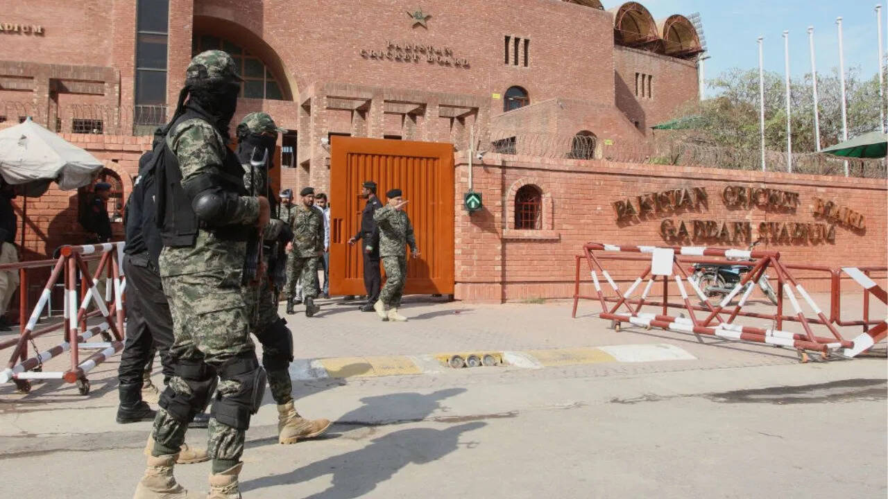 PSL: पाकिस्तान को लग सकता है झटका, दुबई ने बंद किए पीएसएल के लिए दरवाजे, PCB कहां करेगा टूर्नामेंट का आयोजन