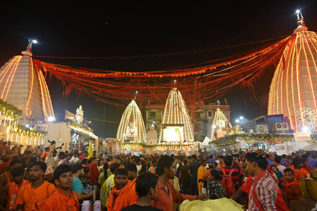 सावन के पहले सोमवार पर बाबा बैद्यनाथ धाम में उमड़ा आस्था का सैलाब, 'बोल बम' के जयघोष से गूंजा देवघर