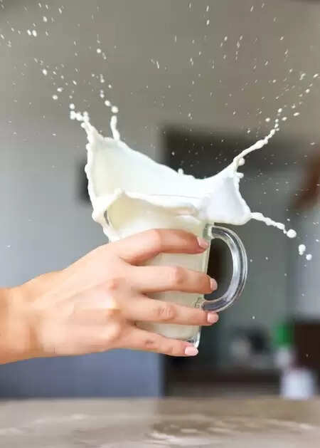 वास्तु शास्त्र: हाथ से गिर जाएं ये खास चीजें तो बढ़ सकती हैं परेशानियां, जानें क्या हैं संकेत