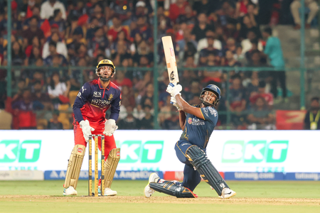 आरसीबी बनाम जीटी: साई सुदर्शन ने रचा इतिहास, क्रिस गेल का तोड़ा रिकॉर्ड