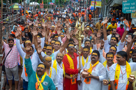 सावन के आखिरी सोमवार पर शिवालयों में श्रद्धालुओं का सैलाब : वाराणसी, उज्जैन और पुरी तक सुरक्षा के कड़े इंतजाम