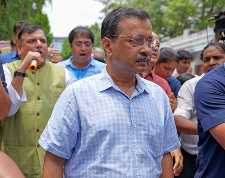 सफाईकर्मी हत्या मामले में बढ़ा विवाद, विधायक कुलदीप कुमार की हिरासत पर घिरी दिल्ली पुलिस