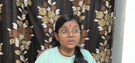 9वीं में पढ़ने वाली दिव्या तिवारी ने भोजपुरी में गीत लिखकर दी प्रधानमंत्री मोदी को जन्मदिन की बधाई