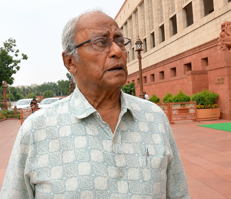 कल्याण बनर्जी के निलंबन पर टीएमसी का विरोध, संसद में गतिरोध पर सत्ता पक्ष और विपक्ष आमने-सामने