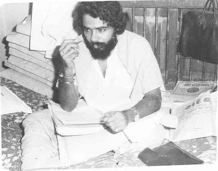 पीएम मोदी ने सिर्फ नींबू पानी पीकर 23 दिनों में इमरजेंसी पर लिखी थी 'संघर्ष मा गुजरात' किताब