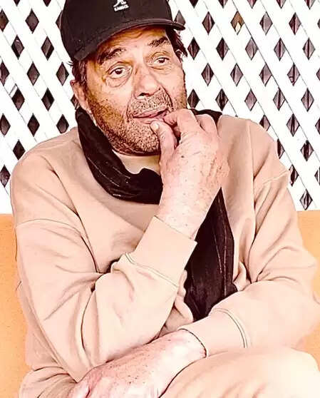 बेटे सनी देओल की टीम ने दी धर्मेंद्र की हेल्थ अपडेट, कहा- 'अभिनेता के लिए दुआ करें'