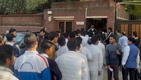 गौतमबुद्ध नगर के 56 केंद्रों पर आज से शुरू हुईं बोर्ड परीक्षाएं, 62 हजार विद्यार्थी होंगे शामिल