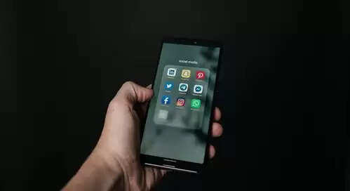 सिंहावलोकन 2025: डिजिटल वर्ल्ड के देशों ने दिखाया रास्ता, बच्चों के सोशल मीडिया हैबिट पर बड़ा फैसला