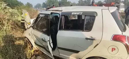 झारखंड के बरही में डिवाइडर से टकराई कार, तीन की मौत, छह घायल