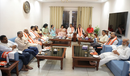 धर्मेंद्र प्रधान की ओडिशा के मुख्यमंत्री और वरिष्ठ भाजपा नेताओं के साथ बैठक, विकास कार्यों की समीक्षा हुई