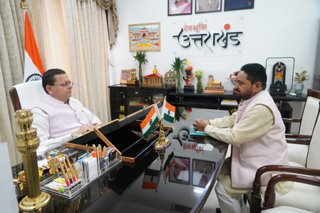 सऊदी अरब में फंसे इंद्रमणि की घर वापसी को लेकर सीएम पुष्कर सिंह धामी से मिले विधायक सुरेश चौहान