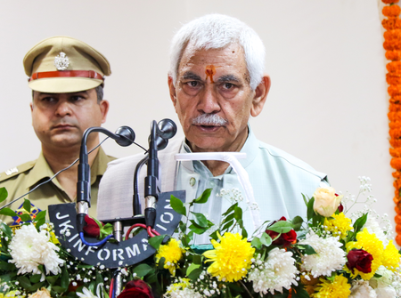 उपराज्यपाल मनोज सिन्हा ने लद्दाख से आए युवाओं से जम्मू में की मुलाकात