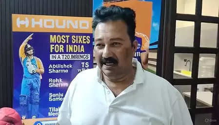 ऑपरेशन 'व्हाइट बॉल' : हाई-वोल्टेज मुकाबले से पहले पिता ने अभिषेक शर्मा को दिया खास मैसेज