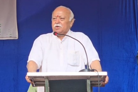 नागपुर : संघ मुख्यालय में मोहन भागवत ने किया ध्वजारोहण, बोले- भारत को बनाना है विश्वगुरु राष्ट्र
