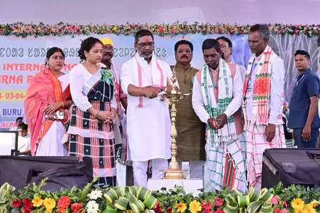 झारखंड की लुगूबुरु पहाड़ी पर अंतरराष्ट्रीय संथाल आदिवासी धर्म महासम्मेलन में उमड़ा आस्था का सैलाब