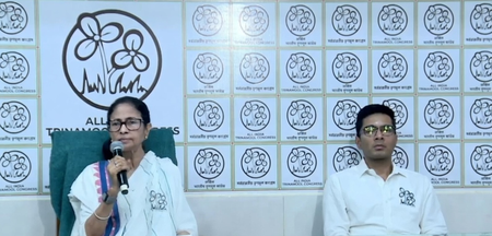 बंगाल चुनाव: टीएमसी ने सभी सीटों पर उतारे उम्मीदवार, भवानीपुर से मैदान में सीएम ममता बनर्जी