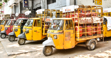 सरकार की जमाखोरी और ब्लैक मार्केटिंग पर कार्रवाई के बीच एलपीजी की बुकिंग में आई गिरावट