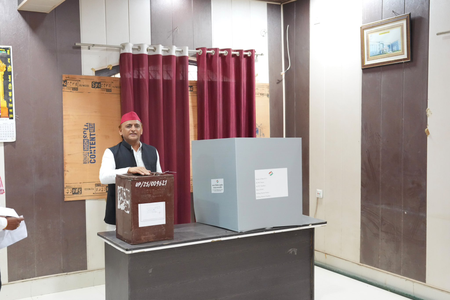 वोट चोरी के लिए भाजपा खोले विश्वविद्यालय, कार्यकर्ताओं के लिए तीन साल का कोर्स चलाए: अखिलेश यादव