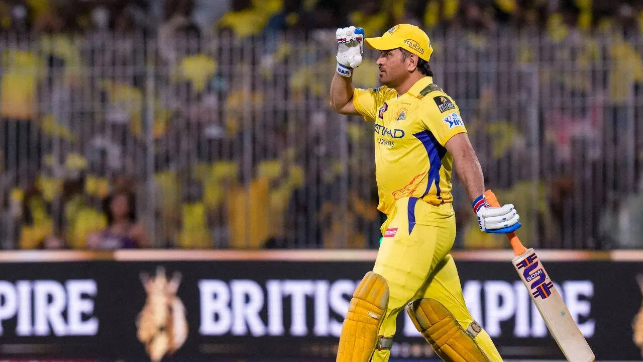 धोनी की दीवानगी देख दंग रह गया ये खिलाड़ी, चेपॉक में एंट्री देखने के लिए पिता को मैसेज कर 8000 किलोमीटर दूर से बुलाया