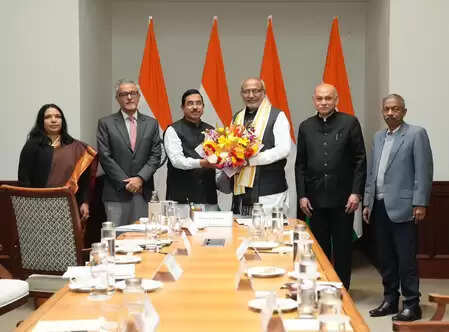 दिल्ली: केंद्रीय मंत्री प्रल्हाद जोशी ने उपराष्ट्रपति सीपी राधाकृष्णन से मुलाकात की