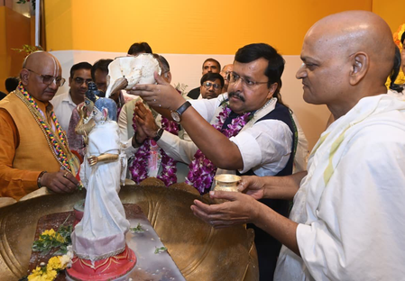 दिल्ली: भाजपा अध्यक्ष नितिन नवीन ने जन्माष्टमी पर इस्कॉन मंदिर में पूजा-अर्चना की