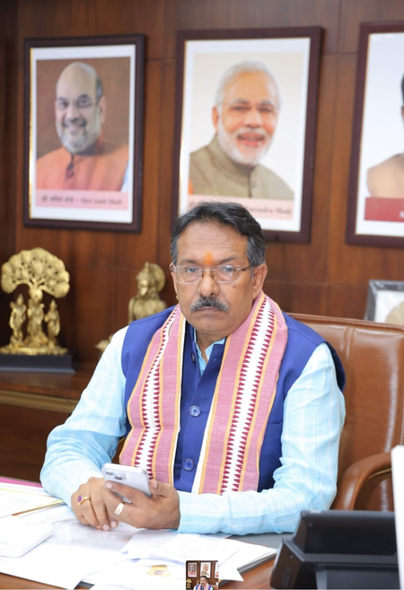खुद को ‘दिमागी नक्सली’ बताने पर अरविंद केजरीवाल पर बरसे दिल्ली भाजपा अध्यक्ष हर्ष मल्होत्रा