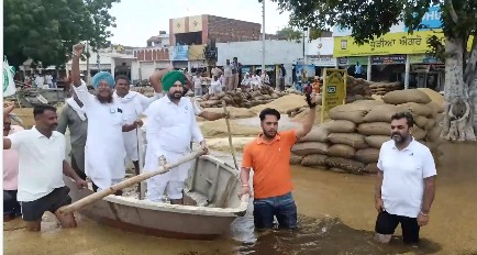 बारिश से धान खरीद व्यवस्था की खामियां उजागर हुईं: केवल सिंह ढिल्लों