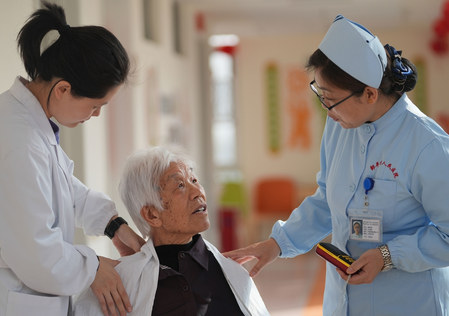 चीन में प्राइमरी हेल्थ केयर डिलीवरी सिस्टम को मजबूत करने के लिए बन रही है योजना