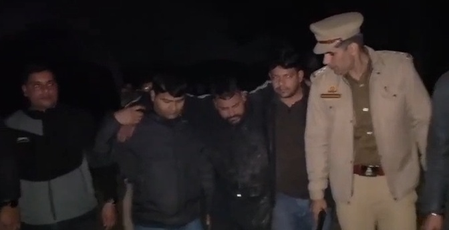 खुर्जा : पुलिस मुठभेड़ में गोकशी आरोपी नदीम घायल, साथी हुजैफा भी गिरफ्तार